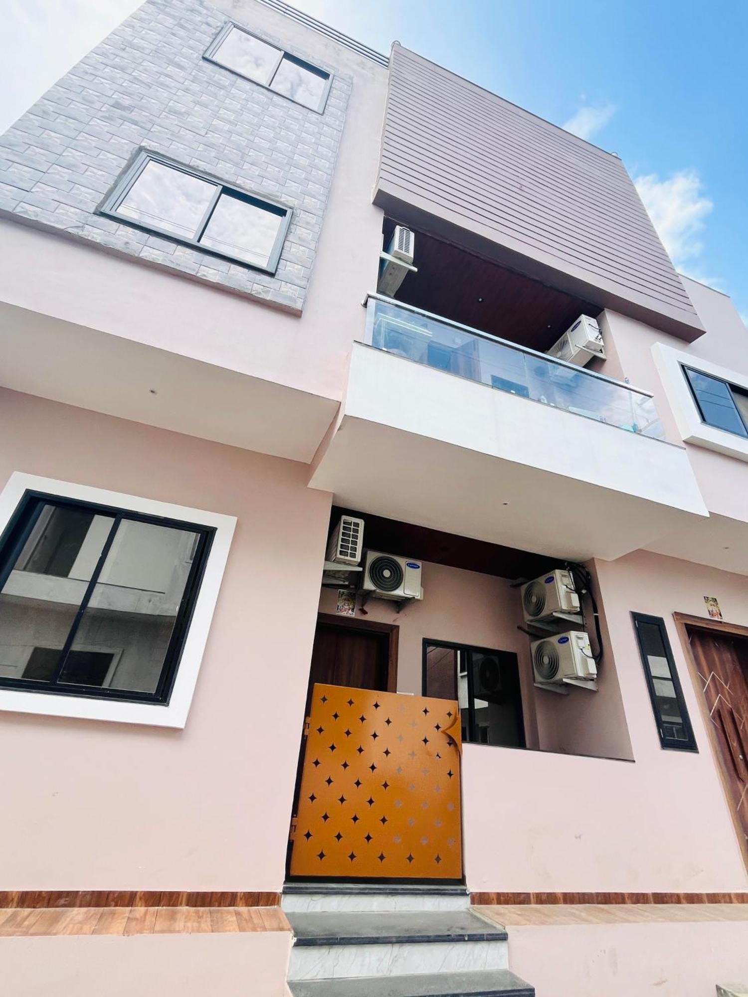Shree Stay Inn Luxe' Holiday Home Ujaim Exterior foto